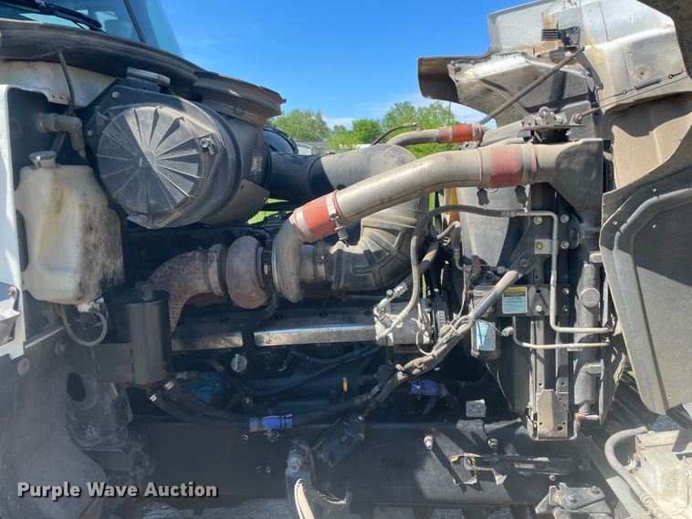 image for item IR9983 2000 Mack CH613  semi truck