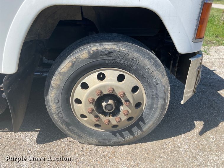 image for item IR9983 2000 Mack CH613  semi truck