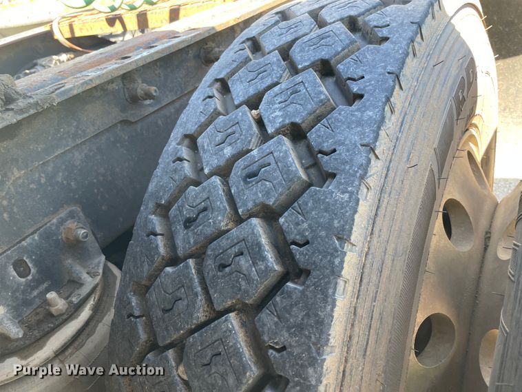 image for item IR9983 2000 Mack CH613  semi truck