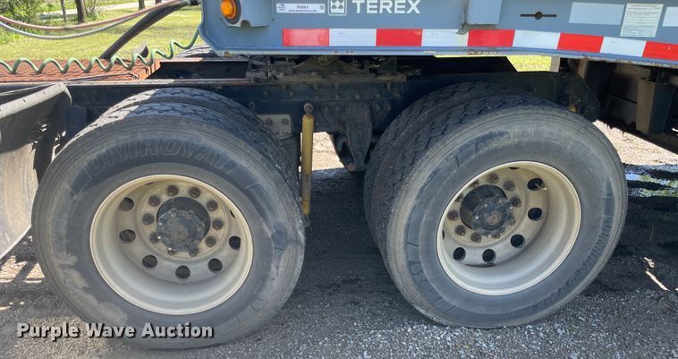 image for item IR9983 2000 Mack CH613  semi truck