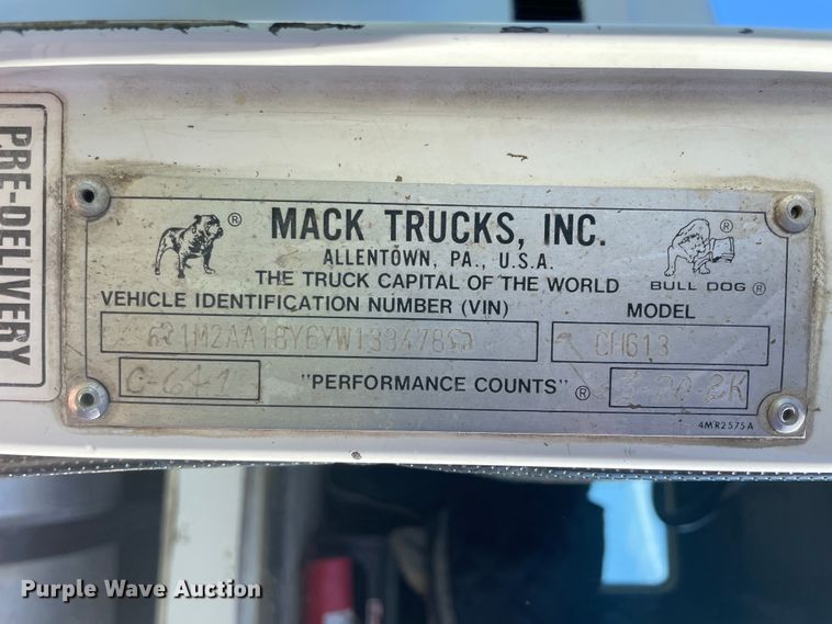 image for item IR9983 2000 Mack CH613  semi truck