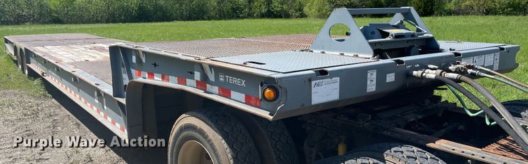 image for item IR9984 2008 Terex  drop deck equipment trailer