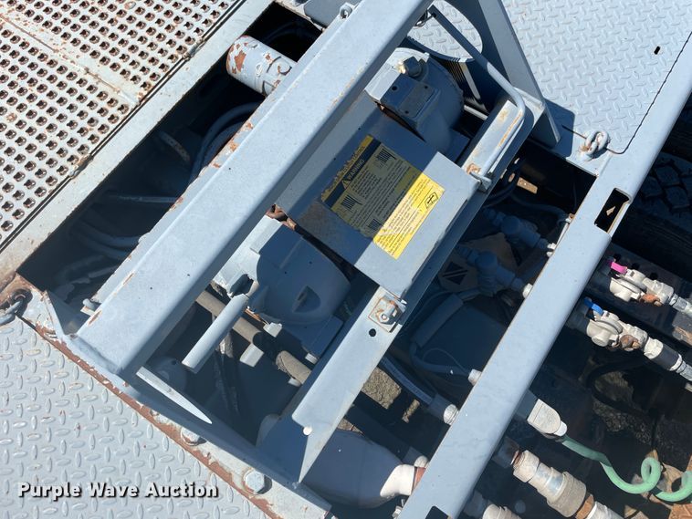 image for item IR9984 2008 Terex  drop deck equipment trailer