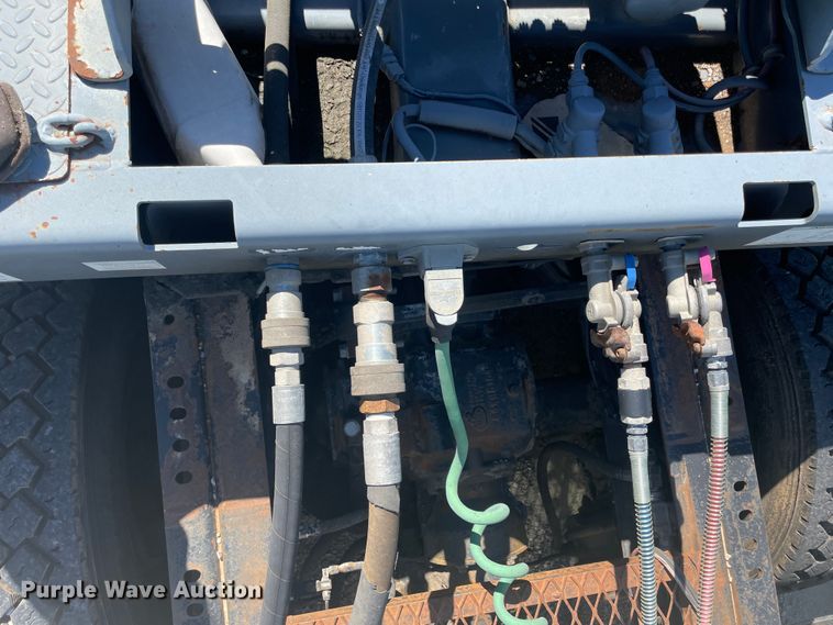 image for item IR9984 2008 Terex  drop deck equipment trailer