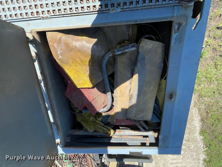 image for item IR9984 2008 Terex  drop deck equipment trailer