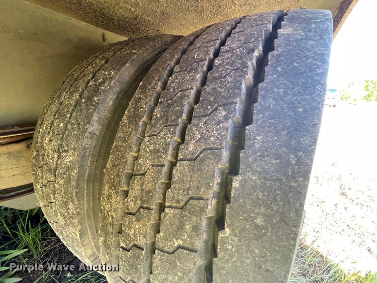 image for item IR9984 2008 Terex  drop deck equipment trailer