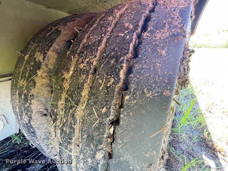 image for item IR9984 2008 Terex  drop deck equipment trailer