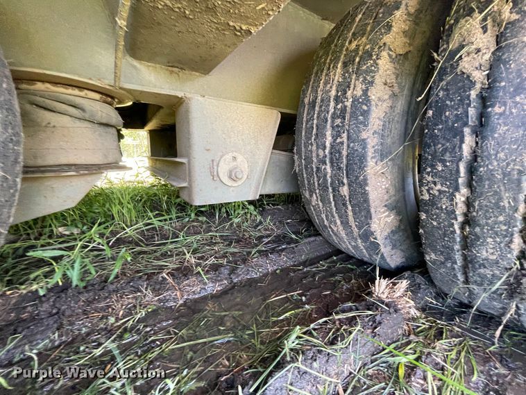 image for item IR9984 2008 Terex  drop deck equipment trailer