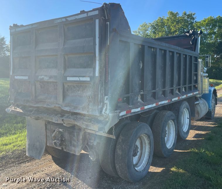 image for item IR9985 1986 Peterbilt 359  dump truck