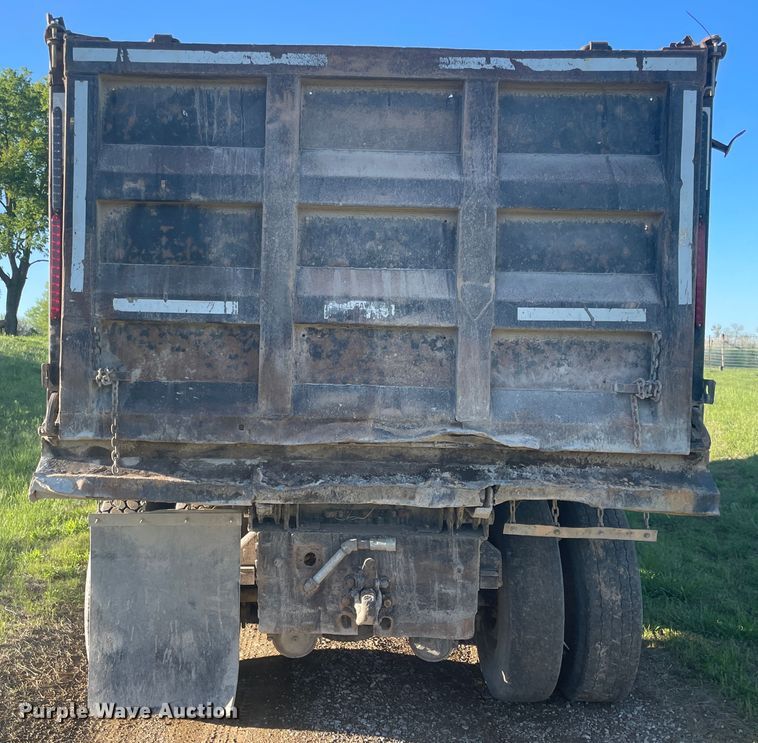 image for item IR9985 1986 Peterbilt 359  dump truck