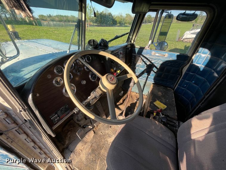 image for item IR9985 1986 Peterbilt 359  dump truck