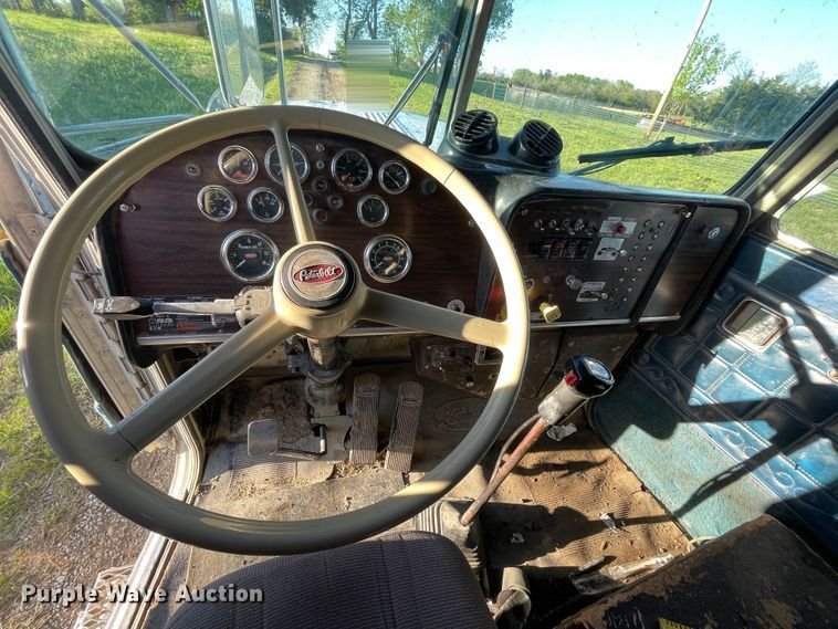 image for item IR9985 1986 Peterbilt 359  dump truck