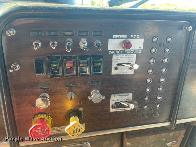 image for item IR9985 1986 Peterbilt 359  dump truck