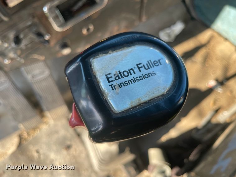 image for item IR9985 1986 Peterbilt 359  dump truck