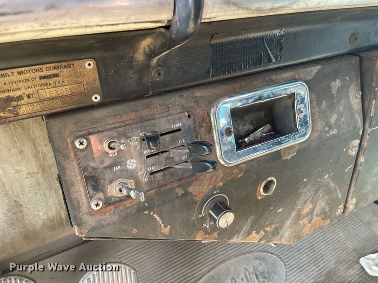 image for item IR9985 1986 Peterbilt 359  dump truck