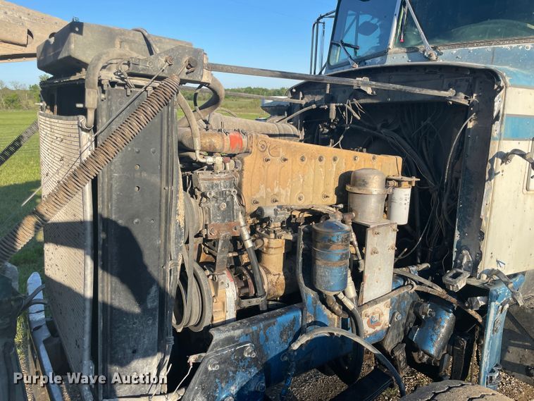 image for item IR9985 1986 Peterbilt 359  dump truck