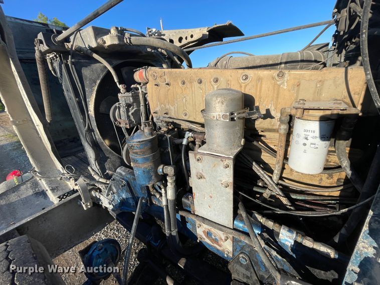 image for item IR9985 1986 Peterbilt 359  dump truck