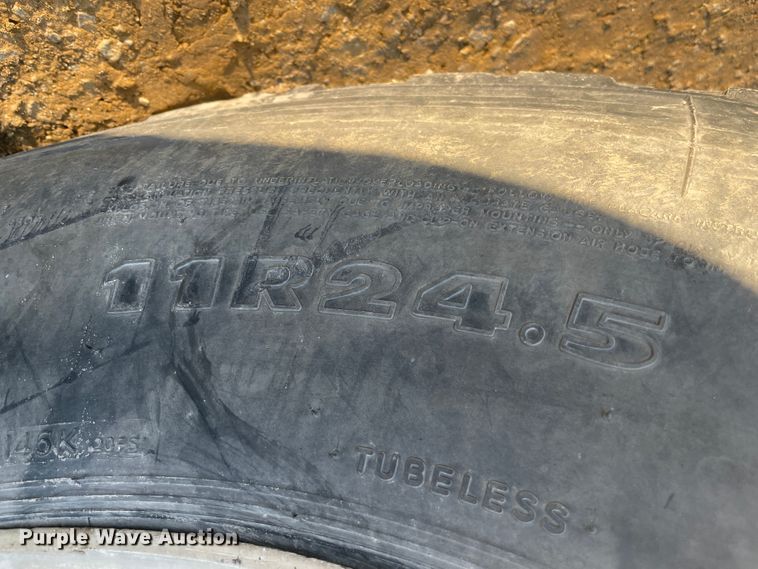 image for item IR9985 1986 Peterbilt 359  dump truck