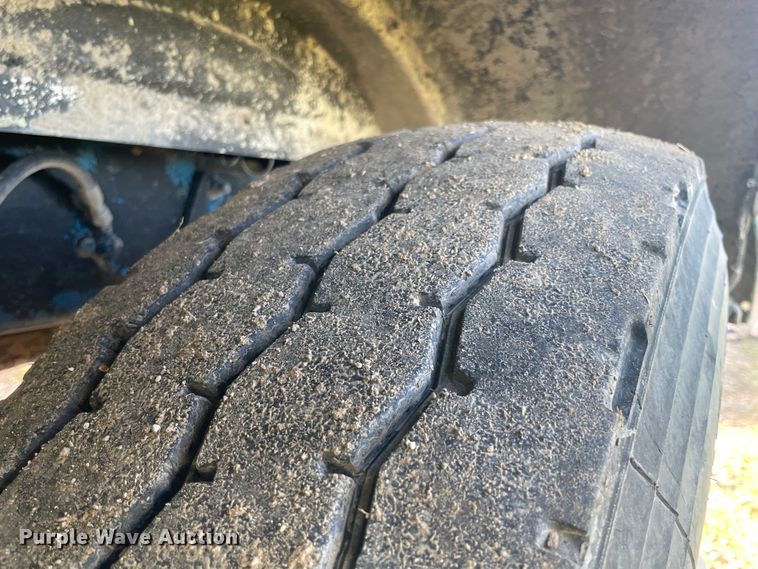 image for item IR9985 1986 Peterbilt 359  dump truck