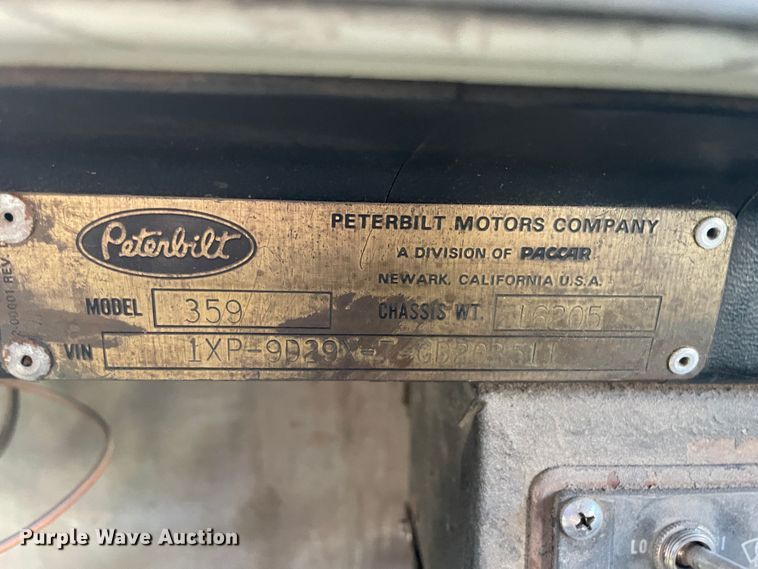 image for item IR9985 1986 Peterbilt 359  dump truck