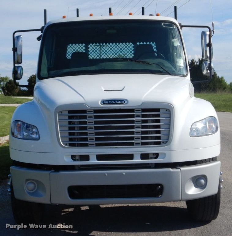 image for item IT9031 2011 Freightliner Business Class M2  flatbed truck