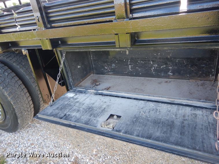 image for item IT9031 2011 Freightliner Business Class M2  flatbed truck