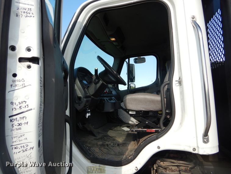 image for item IT9031 2011 Freightliner Business Class M2  flatbed truck