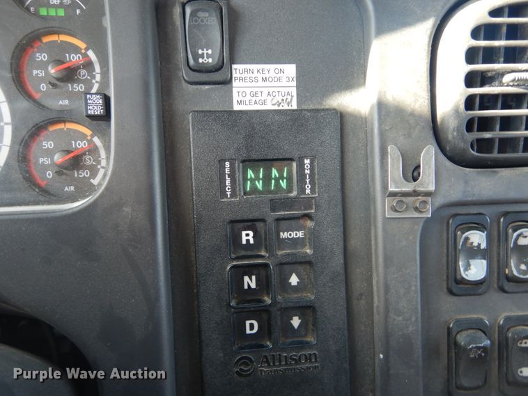 image for item IT9031 2011 Freightliner Business Class M2  flatbed truck