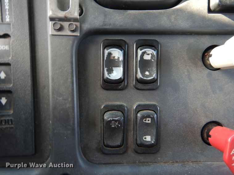 image for item IT9031 2011 Freightliner Business Class M2  flatbed truck