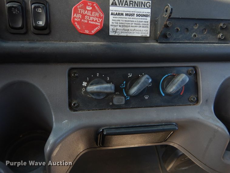 image for item IT9031 2011 Freightliner Business Class M2  flatbed truck