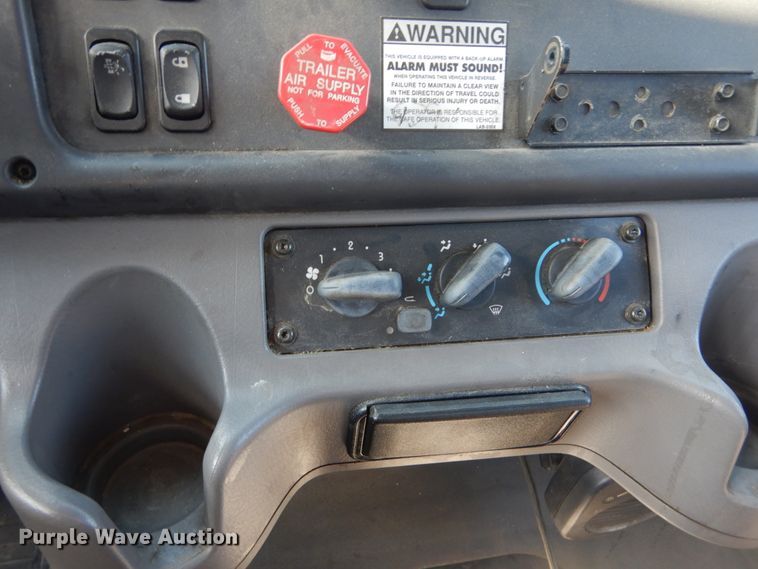 image for item IT9031 2011 Freightliner Business Class M2  flatbed truck