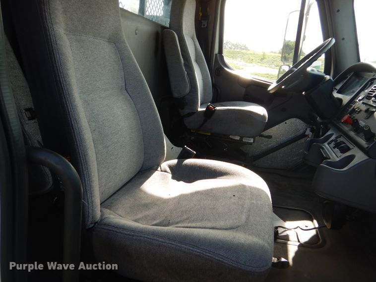 image for item IT9031 2011 Freightliner Business Class M2  flatbed truck