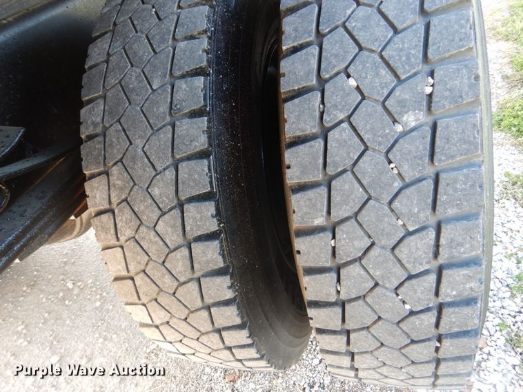 image for item IT9031 2011 Freightliner Business Class M2  flatbed truck