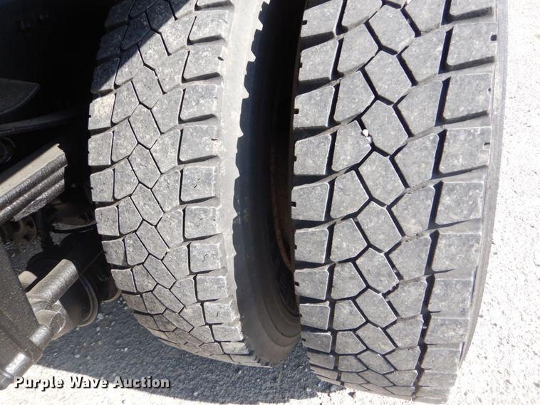 image for item IT9031 2011 Freightliner Business Class M2  flatbed truck