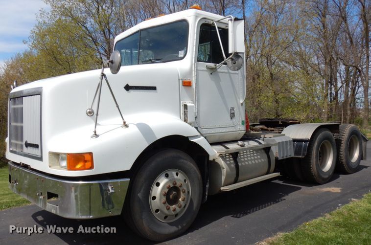 image for item IT9256 1996 International 9200  semi truck