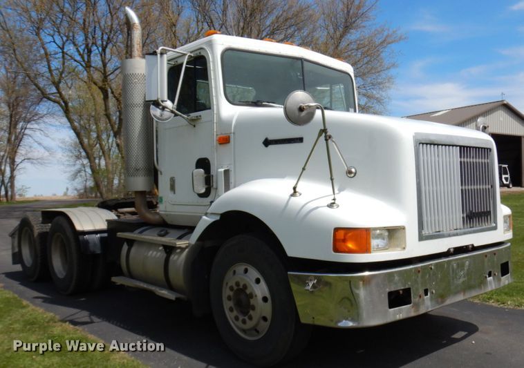 image for item IT9256 1996 International 9200  semi truck