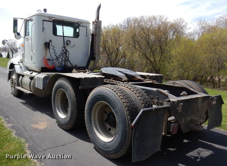 image for item IT9256 1996 International 9200  semi truck