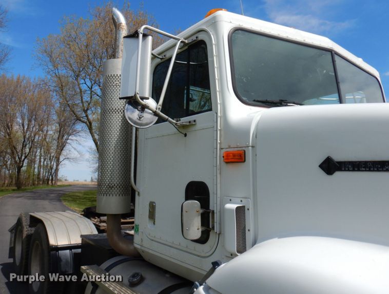 image for item IT9256 1996 International 9200  semi truck