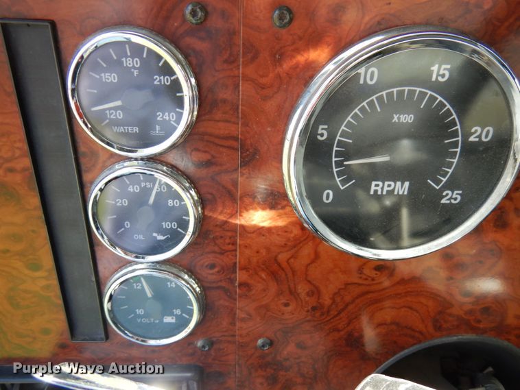 image for item IT9256 1996 International 9200  semi truck