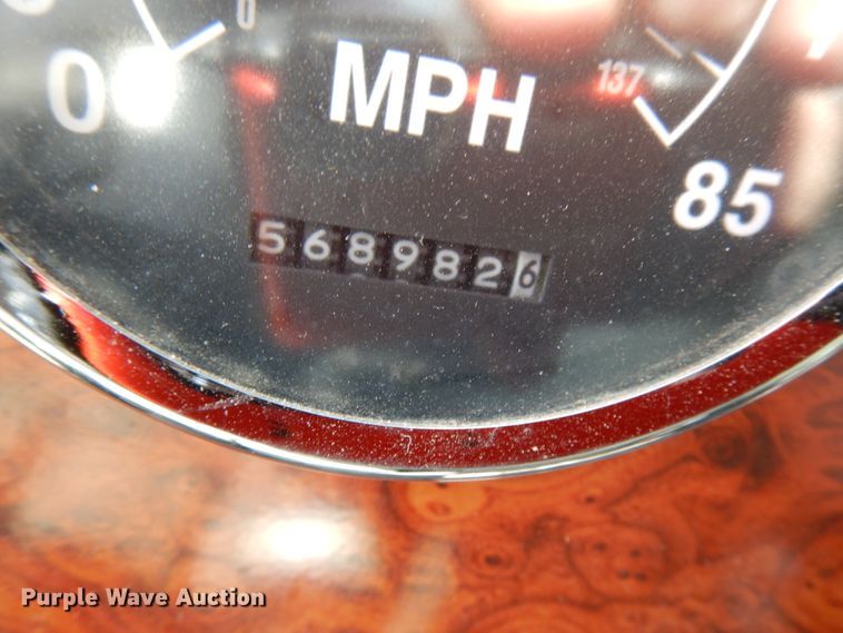 image for item IT9256 1996 International 9200  semi truck