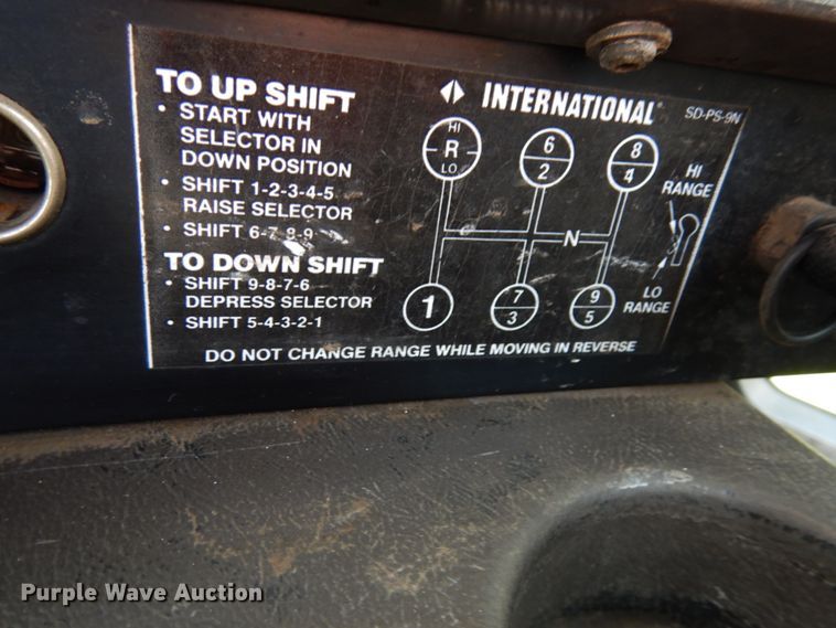 image for item IT9256 1996 International 9200  semi truck