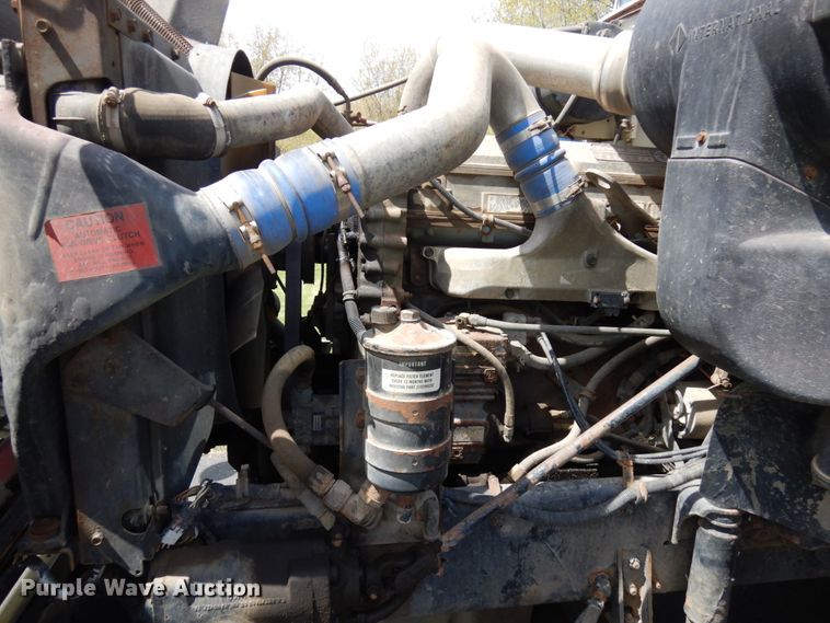 image for item IT9256 1996 International 9200  semi truck