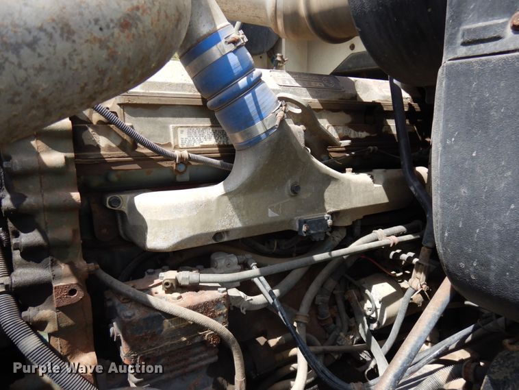 image for item IT9256 1996 International 9200  semi truck