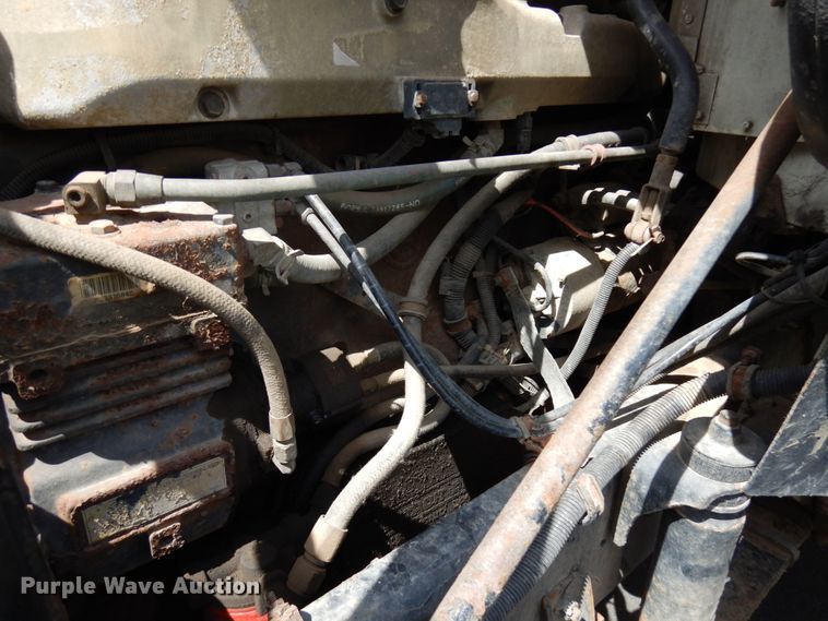 image for item IT9256 1996 International 9200  semi truck