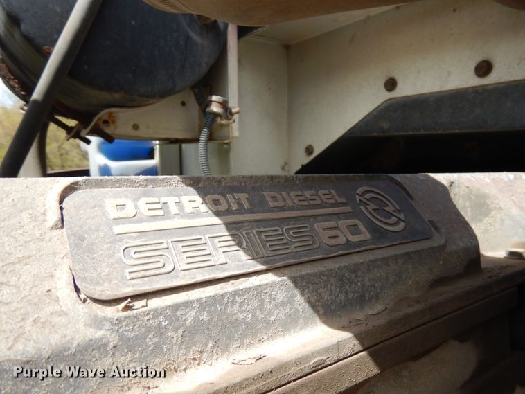 image for item IT9256 1996 International 9200  semi truck