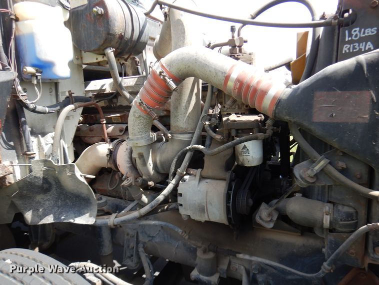 image for item IT9256 1996 International 9200  semi truck