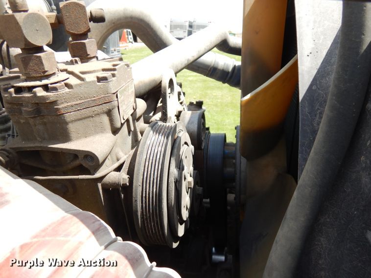 image for item IT9256 1996 International 9200  semi truck