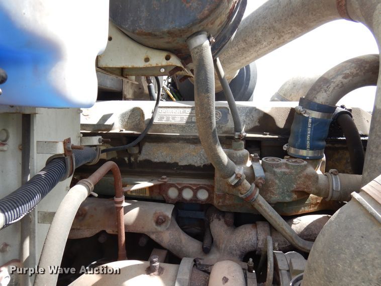 image for item IT9256 1996 International 9200  semi truck