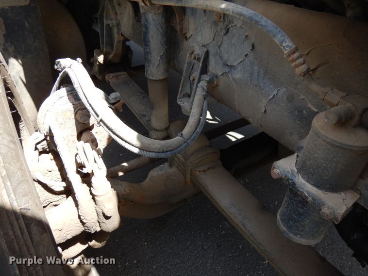 image for item IT9256 1996 International 9200  semi truck