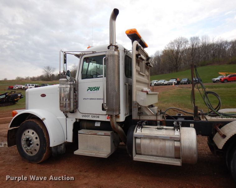 image for item IT9260 2006 Peterbilt 379  semi truck